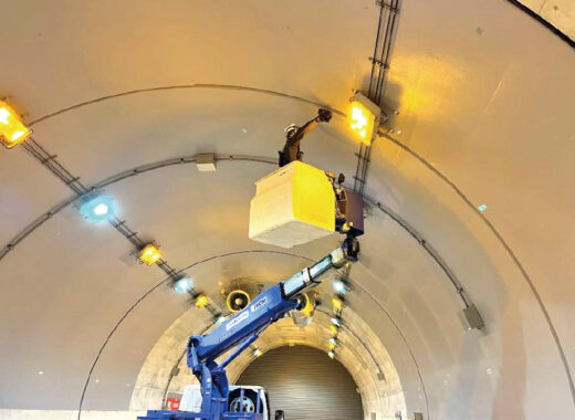 トンネル覆工の浮き・空洞・巻厚を電磁波レーダで調査した事例